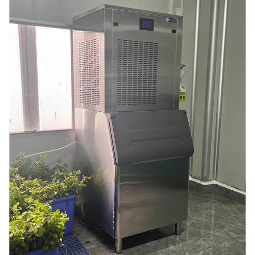 500公斤雪花制冰机交付舟山某火锅店